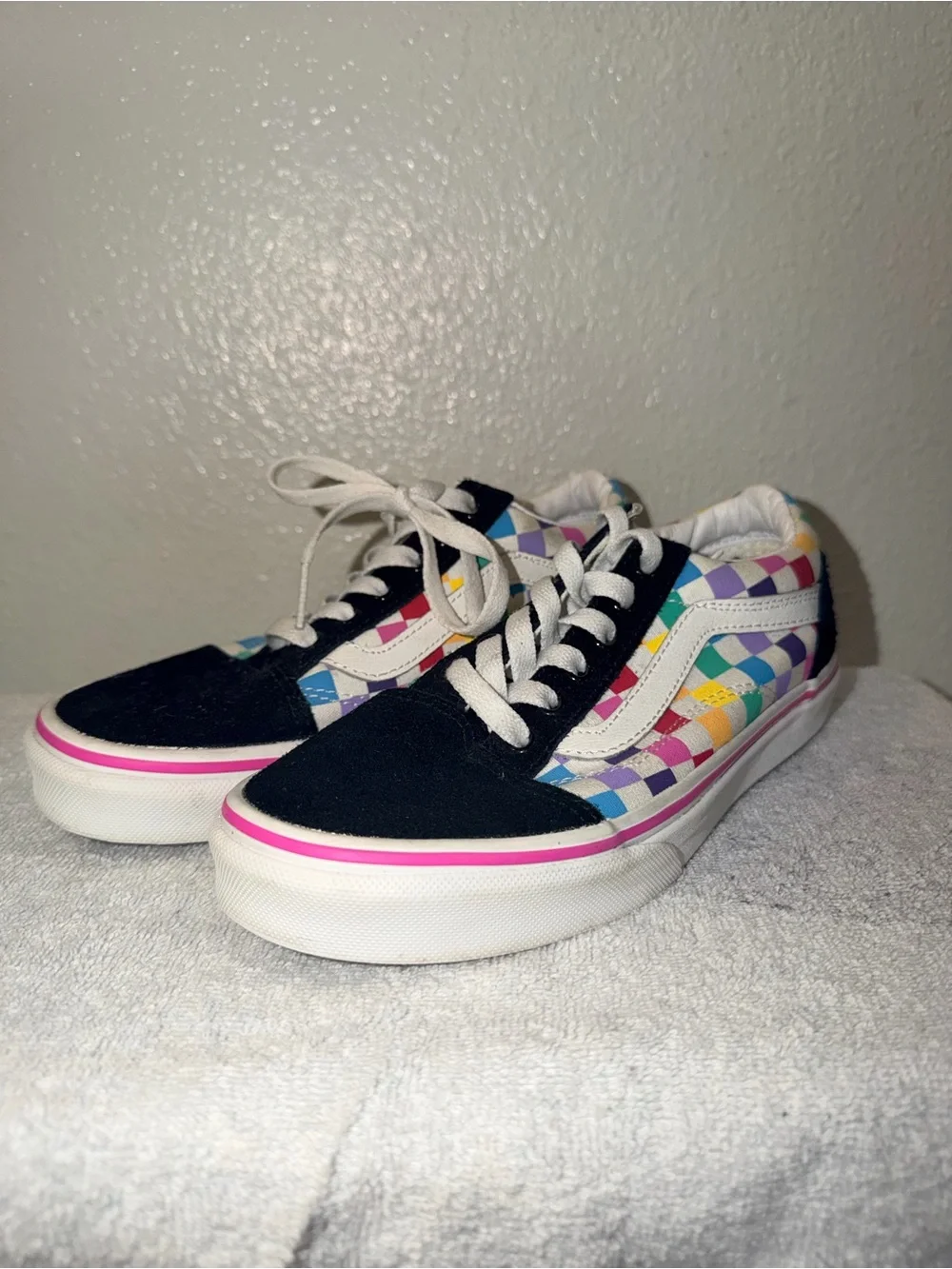 Vans Kids Checkerboard Low-Top Sneakers – Black with Multicolor Accents
